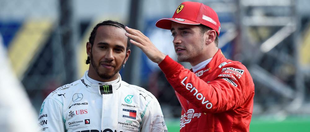 So läuft es. Charles Leclerc (r.) im Dialog mit Lewis Hamilton.