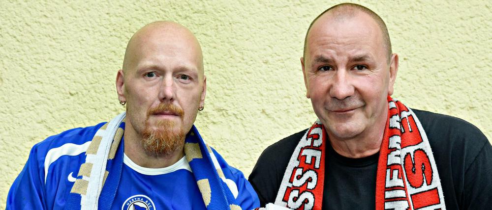 In schöner Eintracht : Die Fan-Kneipenwirte Gerd (links) und Norbert.