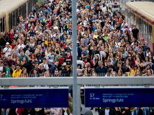 Am frühen Nachmittag wurde es dann doch noch voll. Deutlich zu beobachten: Die Festival-Besucher wurden immer jünger.