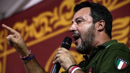 Salvini nannte Rackete auf Facebook eine „deutsche Kommunistin.“