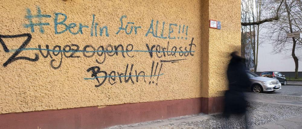 Streit um Zuzug. Eine bemalte Hauswand in der Scherenbergstrasse in Prenzlauer Berg. 