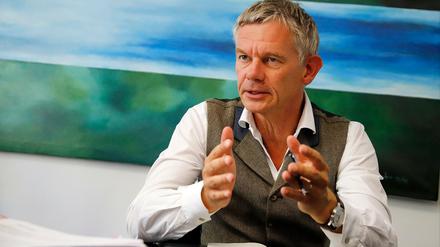 Der Historiker Stephan Malinowski lehrt Geschichte an der Universität von Edinburgh. Seine Dissertation „Vom König zum Führer. Deutscher Adel und Nationalsozialismus“ ist als Fischer-Taschenbuch erhältlich und wurde 2004 mit dem Hans-Rosenberg-Preis ausgezeichnet. 