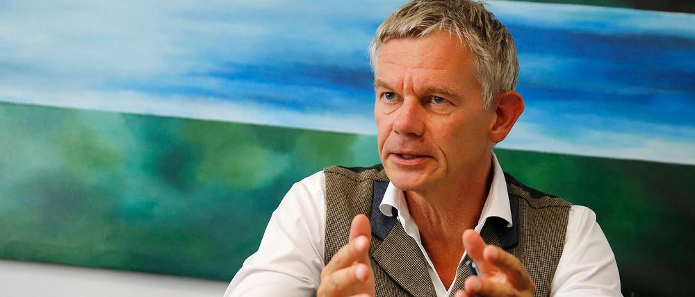 Der Historiker Stephan Malinowski lehrt Geschichte an der Universität von Edinburgh. Seine Dissertation „Vom König zum Führer. Deutscher Adel und Nationalsozialismus“ ist als Fischer-Taschenbuch erhältlich und wurde 2004 mit dem Hans-Rosenberg-Preis ausgezeichnet. 