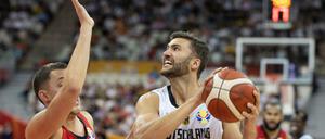 Ein Krampfakt. Maxi Kleber (rechts) und die deutschen Basketballer enttäuschten bei der WM in China.