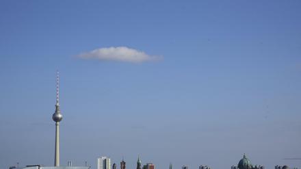 Himmel über Berlin von einer Dachterrasse in Mitte.