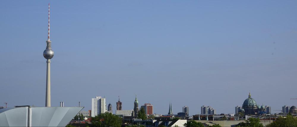 Himmel über Berlin von einer Dachterrasse in Mitte.