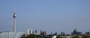 Himmel über Berlin von einer Dachterrasse in Mitte.