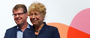 Applaus für Ralf Stegner und seine Co-Bewerberin um den SPD-Vorsitz Gesine Schwan – die Union fürchtet den Linksruck.