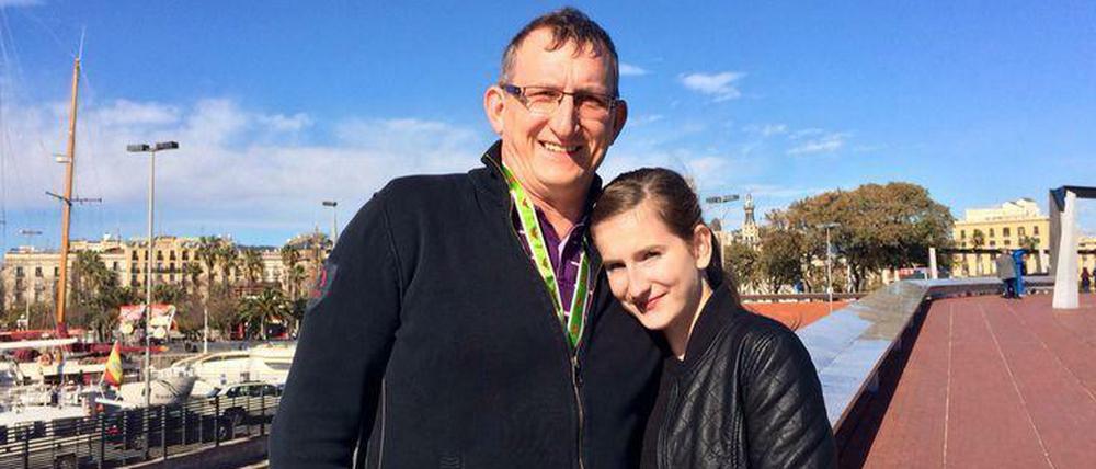 Leonora versteht sich gut mit ihrem Vater. Bis sie sich in einen Dschihadisten verliebt.