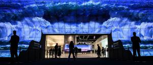 Große Monitore waren am zweiten Medientag der Technik-Messe Ifa auf dem Stand von LG in Betrieb. 