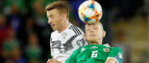 Augen zu und durch. Marco Reus (links) und die deutsche Nationalmannschaft mussten gegen die Nordiren eine Menge Arbeit verrichten. 