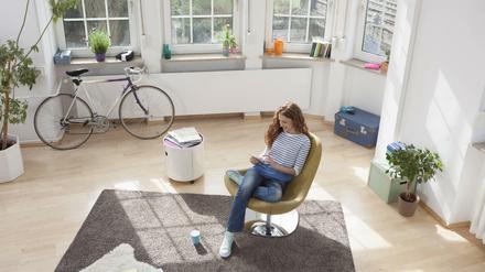 Nur echt mit Rennrad: modernes Wohnzimmer.