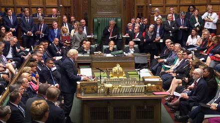 Boris Johnson während einer Fragerunde im britischen Parlament. In der Nacht zu Dienstag ging es in die Zwangspause.