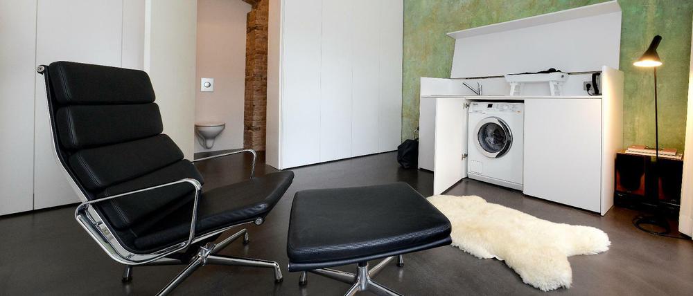 Platz ist in der kleinsten Hütte nicht wirklich. Doch mit einigen optischen Tricks und Einbauten wirkt alles größer.  