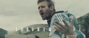 Der führende Kopf der Musiker, die den Clip gemacht haben, heißt Saniser.