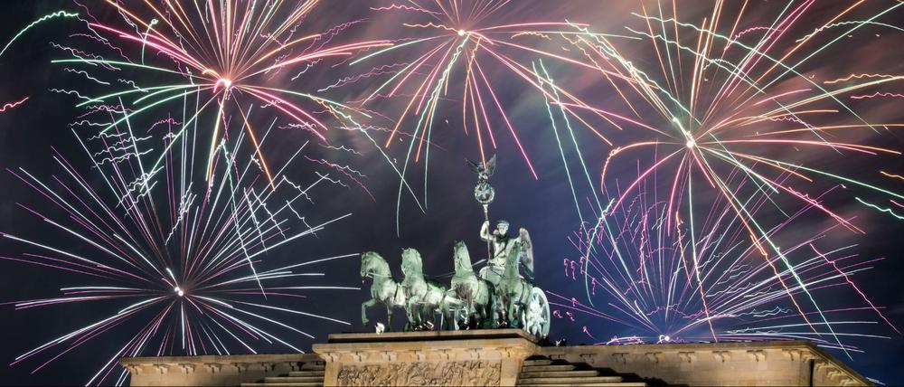 Bald vorbei? Feuerwerk über dem Brandenburger Tor in Berlin.