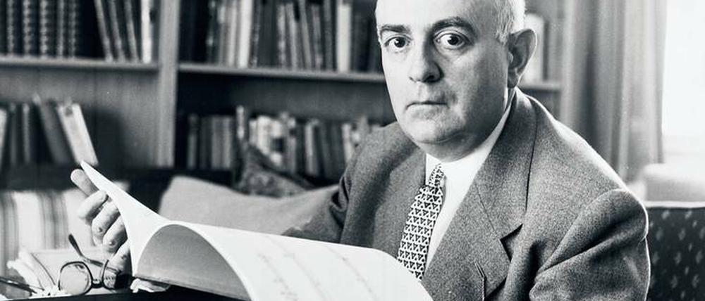 Tiefer, weiter Blick - und die Analyse einer Gegenwart, die noch 50 Jahre entfernt war: Theodor Wiesengrund Adorno, Philosoph und Soziologe, Musiktheoretiker und Komponist, um 1960.