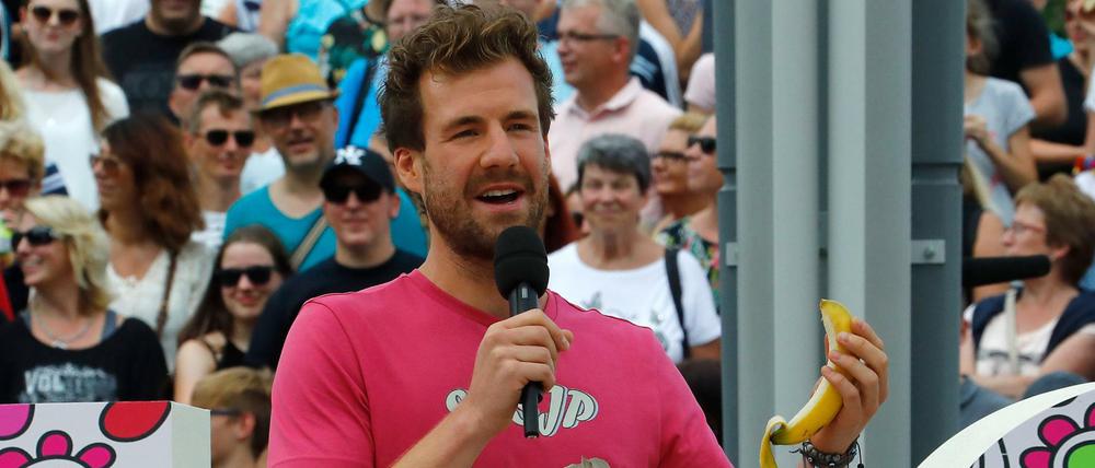 Luke Mockridge machte im "ZDF-Fernsehgarten" Mitte August nicht nur einen Bananenwitz. Der 30-Jährige hatte damit und mit anderen Fragwürdigkeiten viele Zuschauer verärgert.