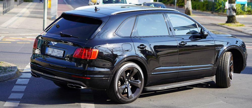 Die Mehrheit der Menschen in deutschen Ballungszentren will sie nicht in der Innenstadt sehen: SUVs, hier ein Bentley in Berlin.