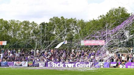 Endlich wieder Stimmung. Die Fans, die sich von TeBe abgewandt haben, sind nach Redlichs Entmachtung zurückgekehrt.