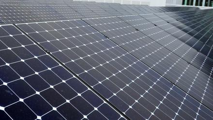 Solaranlage auf Hausdach - hier am neuen Erlebnismuseum "Futurium", dem Zentrum für Zukunftsgestaltung in Berlin-Mitte.