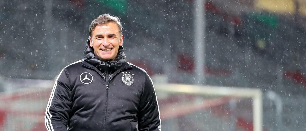 Lockerer Auftakt. U21-Trainer Stefan Kuntz erlebte einen ruhigen Abend in Wales.