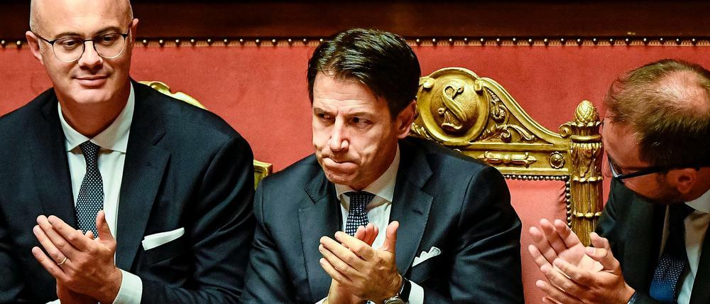 Kann nun regieren: Italiens Premier Giuseppe Conte (Mitte)