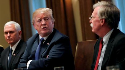 Donald Trump mit John Bolton (Archivbild)