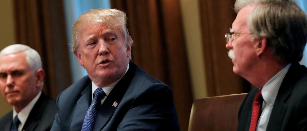 Donald Trump mit John Bolton (Archivbild)