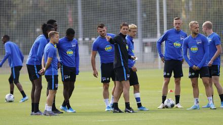 Richtungsweisend. Für Hertha BSC (Szene mit Co-Trainer Harald Gämperle) geht es am Samstag in Mainz darum, die Eindrücke der letzten beiden Spiele vergessen zu machen. 