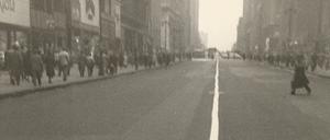 New York, 1948. Eine Fotografie des verstorbenen Robert Frank, die ab 13. September in Ausstellung "Robert Frank. Unseen" bei C/O Berlin zu sehen ist. 