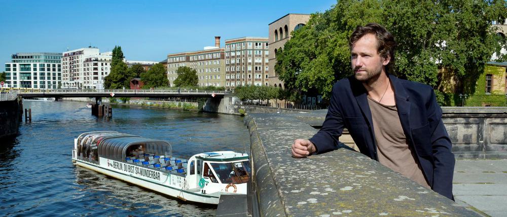 Der Schauspieler Florian Stetter beim Spaziergang in dem Kiez, in dem für ihn alles begann.