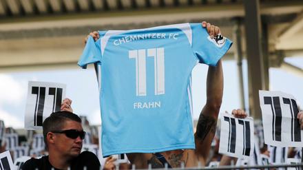 Viele Fans halten zu Frahn. Beim Spiel von Chemnitzer gegen den Hamburger SV solidarisieren sich die Fans mit dem ehemaligen Stürmer.