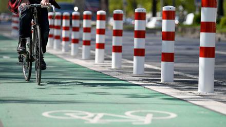 Viel Wirbel um wenig: Kritiker bemängeln schon länger das fehlende Tempo beim Ausbau von Radwegen in Berlin. 