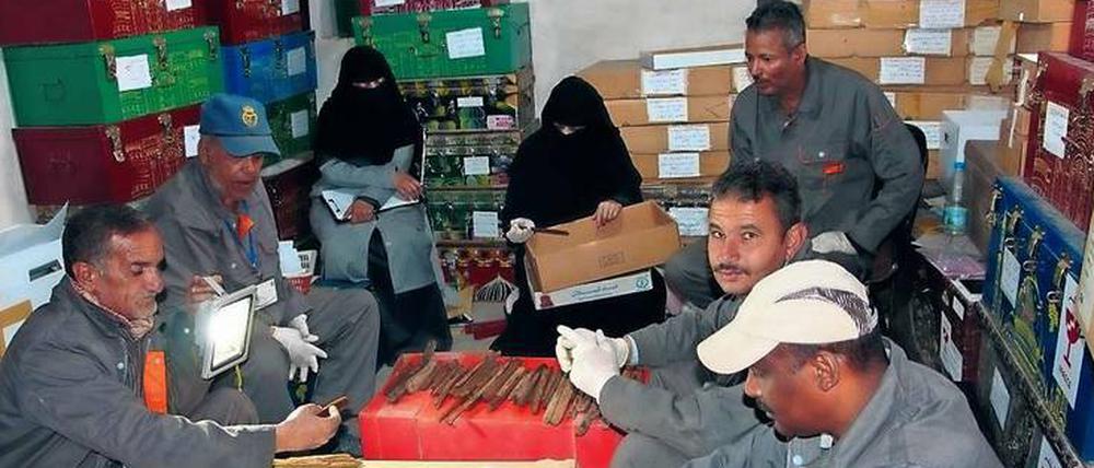 Schutz vor dem Krieg. Die gesicherten Funde werden im Nationalmuseum von Sanaa mit Hilfe des DAI digitalisiert und fachgerecht verpackt.