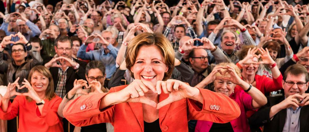 Die SPD-Interimsvorsitzende Malu Dreyer und die Teilnehmer einer Regionalkonferenz mit ihrer Botschaft an Manuela Schwesig.
