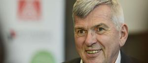 Jörg Hofmann, seit vier Jahren Chef der IG Metall, warnt die Bundesregierung vor einer Belastung der Bürgerinnen und Bürger.