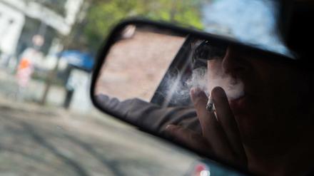 NRW will ein bundesweites Rauchverbot in Autos einführen.