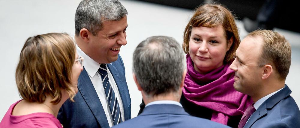 Na, seid Ihr auch alle dafür? Silke Gebel (Bündnis 90/Die Grünen, l.), Raed Saleh (SPD), Burkard Dregger (CDU), Antje Kapek (Bündnis 90/Die Grünen) und Sebastian Czaja (FDP) dürften sich in Sachen Parlamentsreform einig sein.