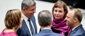 Na, seid Ihr auch alle dafür? Silke Gebel (Bündnis 90/Die Grünen, l.), Raed Saleh (SPD), Burkard Dregger (CDU), Antje Kapek (Bündnis 90/Die Grünen) und Sebastian Czaja (FDP) dürften sich in Sachen Parlamentsreform einig sein.