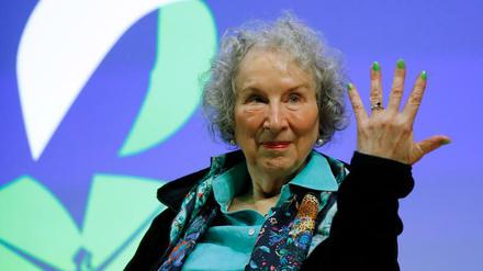 Eine Grande Dame hält Hof. Margaret Atwood bei der Pressekonferenz zu den "Zeuginnen" in London.