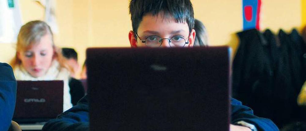 Eine Bestandsaufnahme der IT-Ausstattung der Schulen hat gerade erst begonnen. Das andere Problem ist die schlechte Netzanbindung.