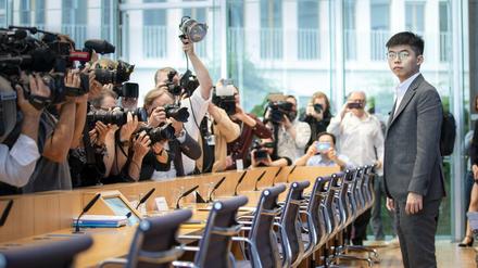 Fast alleine vor der Hauptstadtpresse: Aktivist Joshua Wong aus Hongkong und die Journalisten.