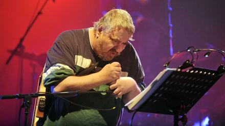 Daniel Johnston (1961-2019) im Jahr 2010 auf einem französischen Festival.