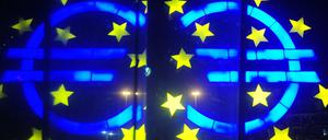 Die EZB hat das Ziel, die Preise in der Eurozone stabil zu halten. 