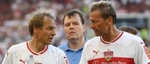 Weltmeisterliche Blicke. Jürgen Klinsmann (l.) wird beim VfB erstmal nichts, Guido Buchwald vielleicht Präsident.