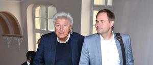 Der neu eingesetzte Vorstandsvorsitzende Günter Brombosch und der neu eingesetzte Vorstand Steffen Friede im Gericht.