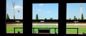 Das alte Stadion im Jahn-Sportpark soll umgebaut werden. Bis 2023 wird das aber wohl nichts mehr.