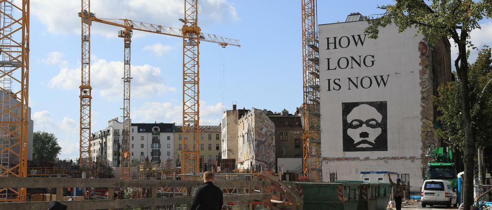 Wie lange ist jetzt? Das „Areal am Tacheles“ an der Oranienburger Straße in Mitte.