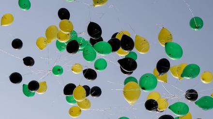 Gehören die verboten? Luftballons am Himmel 